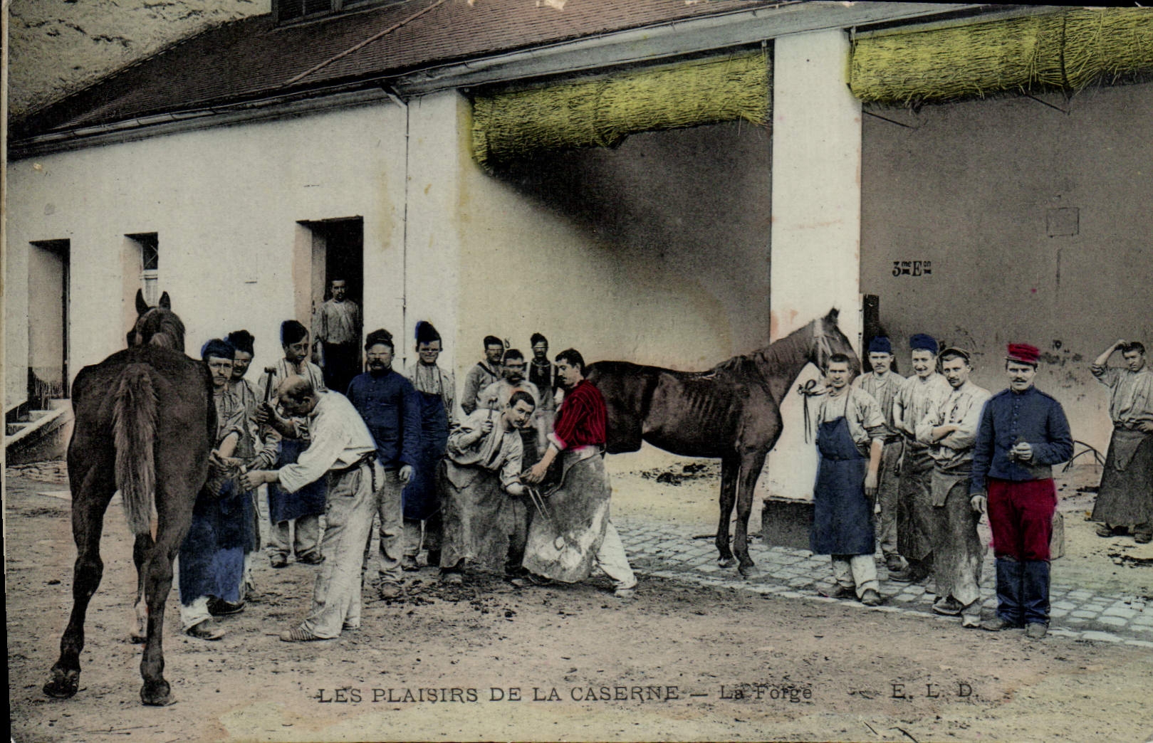 CPA Cheval Equitation Hippisme La forge Marechal Ferrant Militaria 