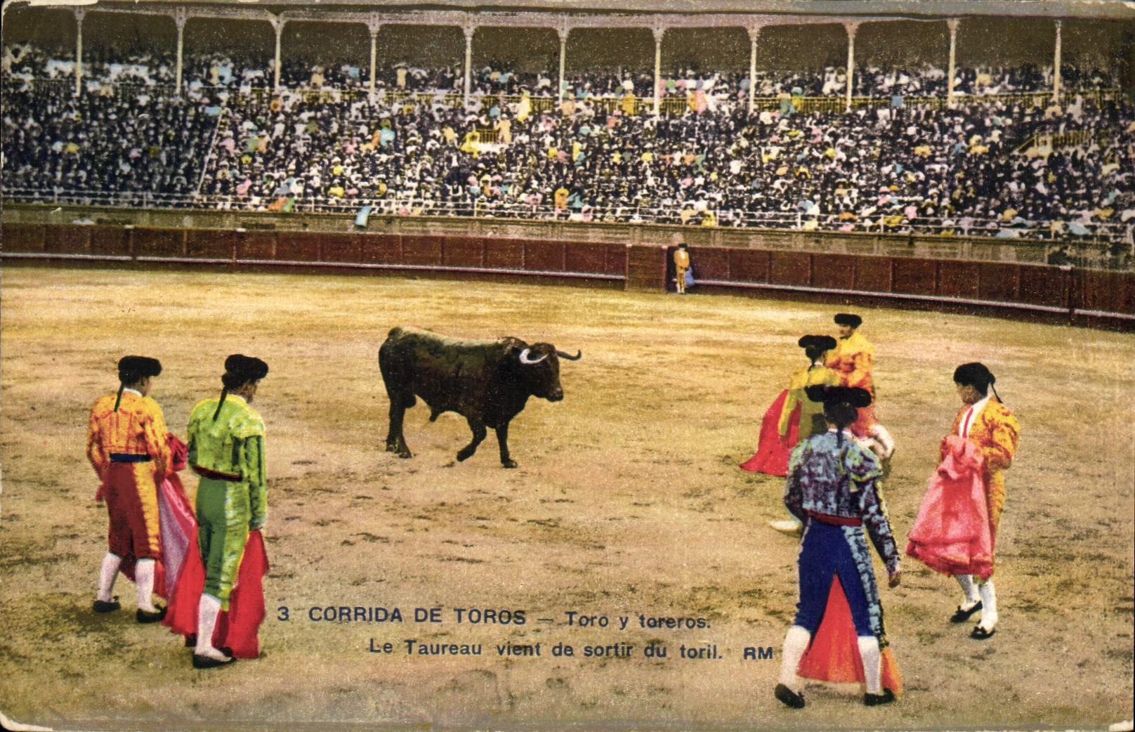 CPA Corrida Course de taureaux Le taureau vient de sortir du toril