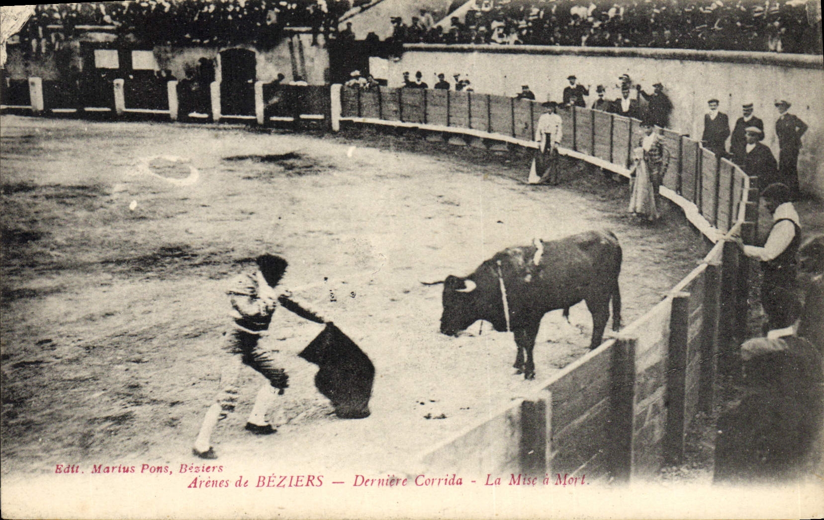 CPA Corrida Course de taureaux Arenes de Beziers Derniere corrida La mise a mort