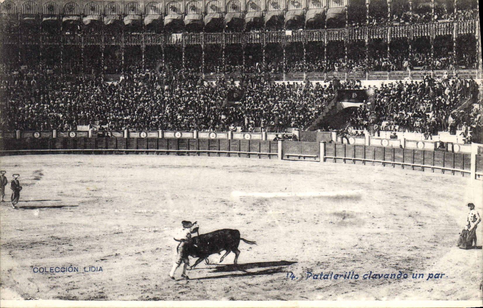 Postal Corrida Corrida de toros Pataterillo clavando el por
