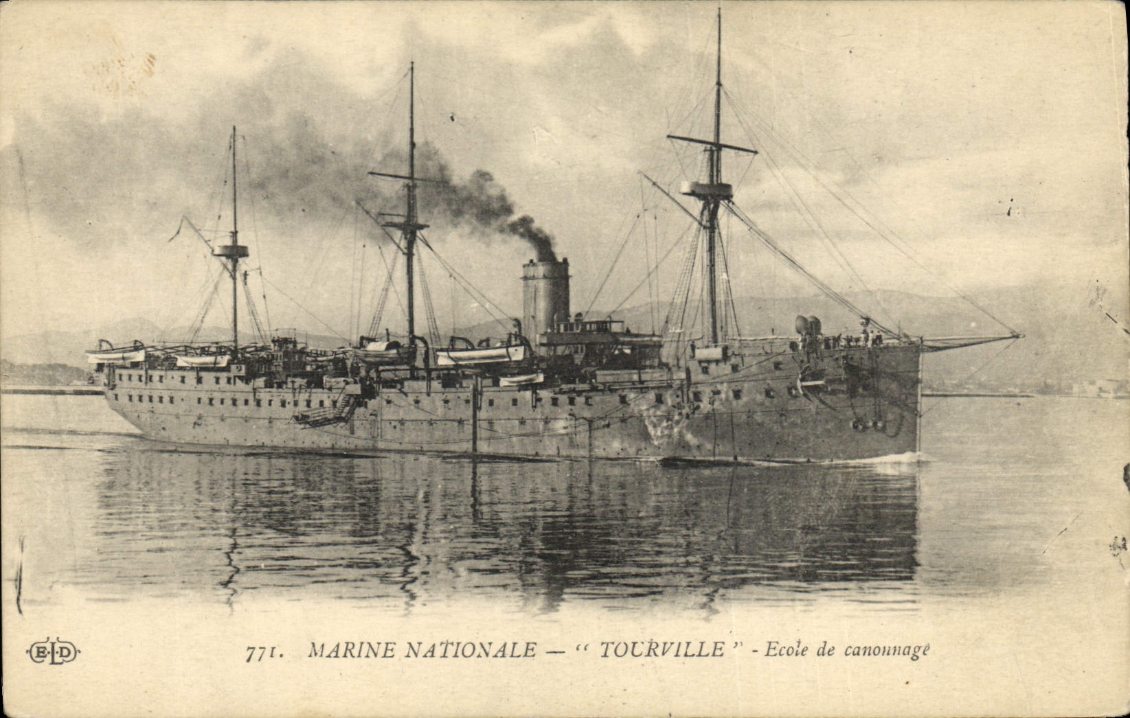 CPA Bateau de Guerre Tourville Ecole de canonnage 