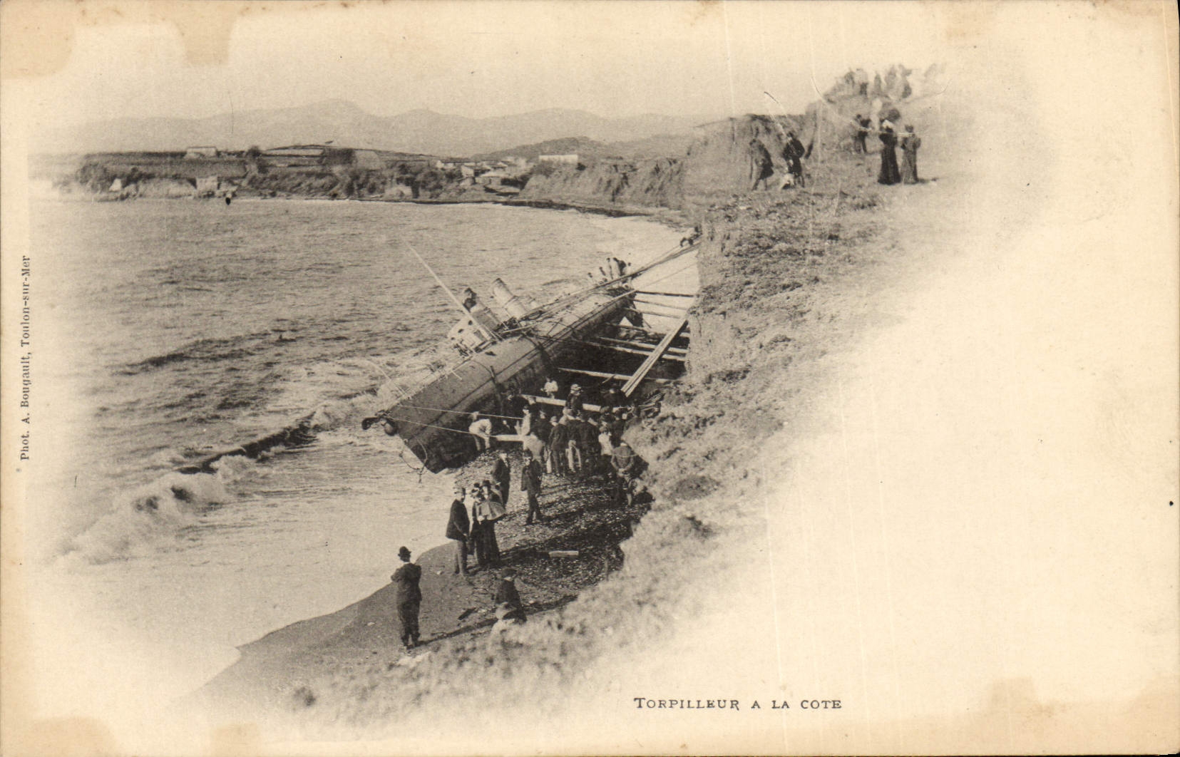 CPA Bateau de Guerre Torpilleur a la cote 