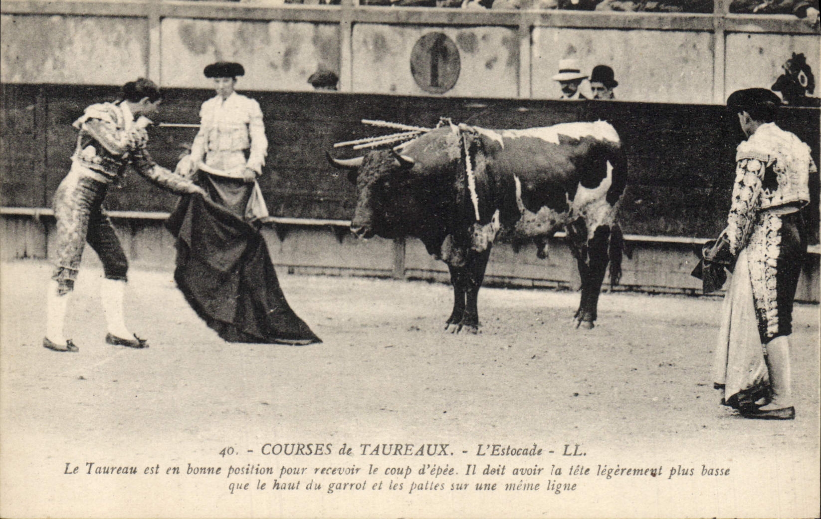 CPA Corrida Course de taureaux L'estocade