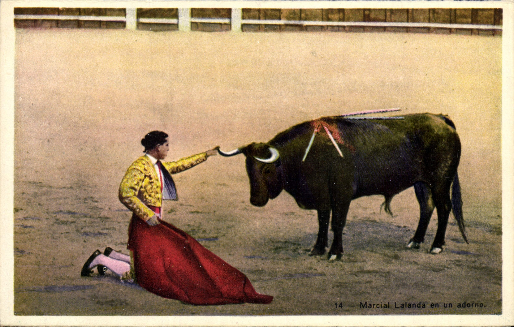 Postal Corrida Corrida de toros Marcial lafanda en un adorno