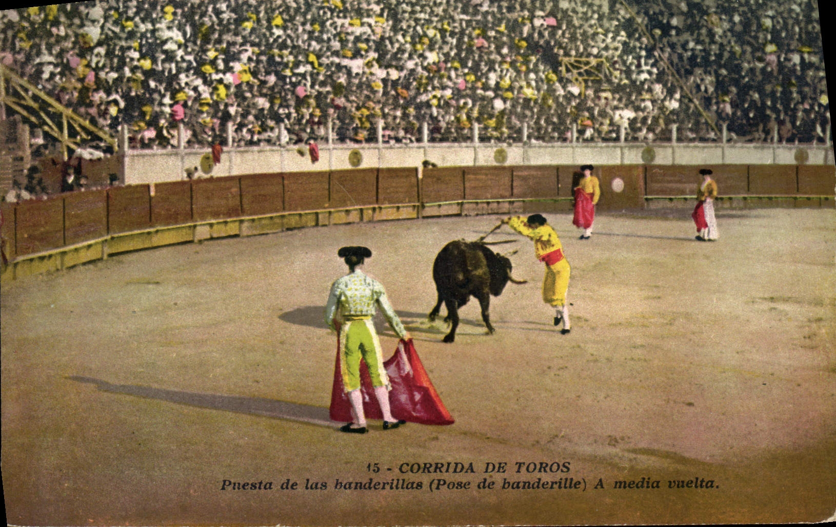 CPA Corrida Course de taureaux Puesta de las baderillas A media vuelta