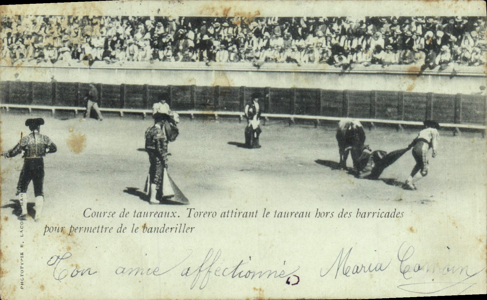 Postal Corrida Corrida de toros Torero que atraen el toro fuera de las barricadas para permitir el banderiller