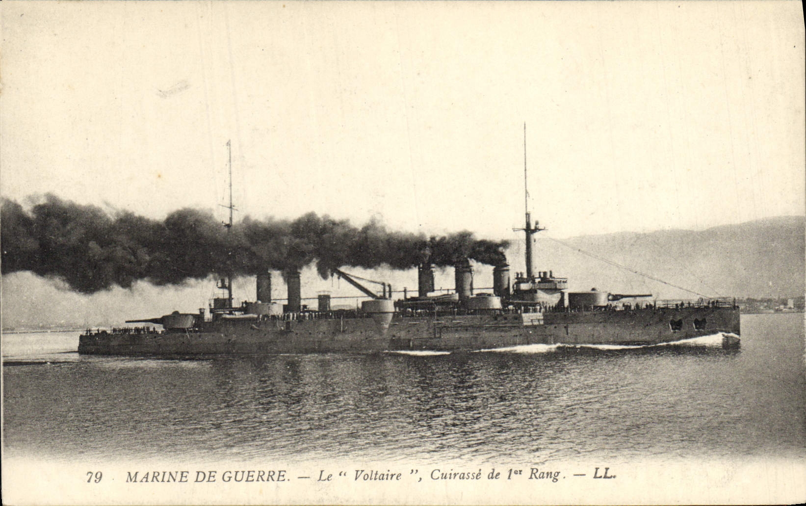 CPA Bateau de Guerre Le Voltaire Cuirasse de 1er rang 