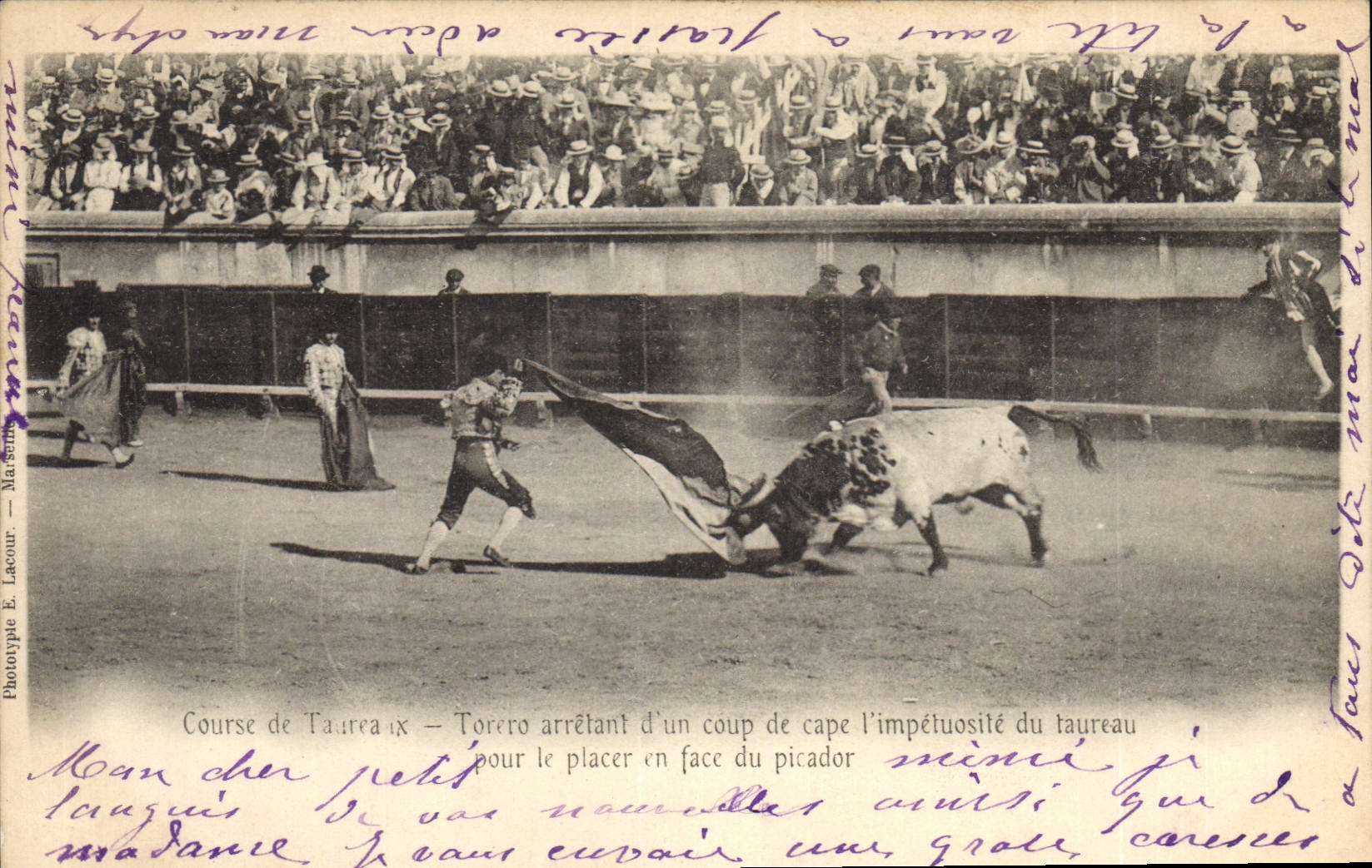 Postal Corrida Curso de toros Torero que deciden de un golpe de cabo la impetuosidad del toro para colocarlo en frente del picador