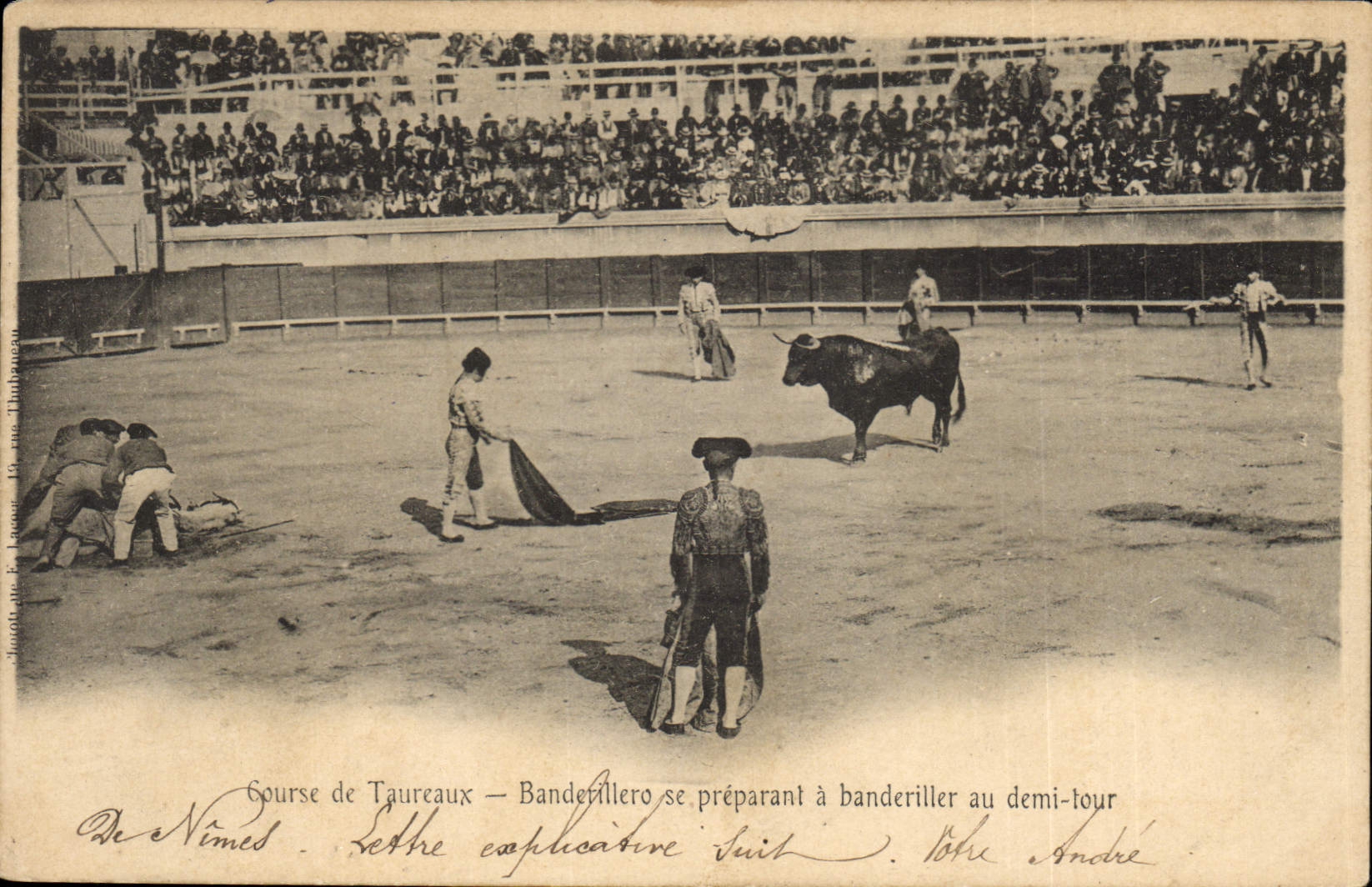 CPA Corrida Course de taureaux Banderillero se preparant a banderiller au demi tour