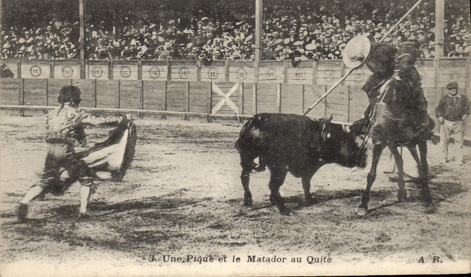 CPA Corrida Course de taureaux Une pique et le matador au Quite 