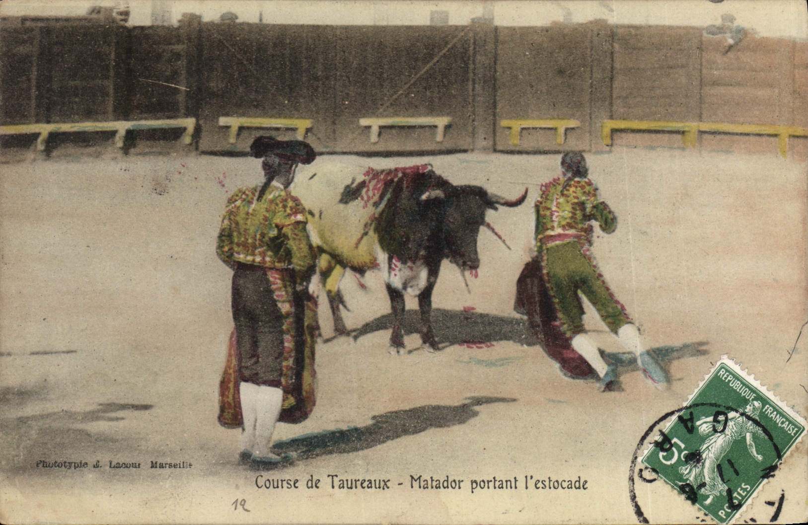 CPA Corrida Course de taureaux Matador portant l'estocade 