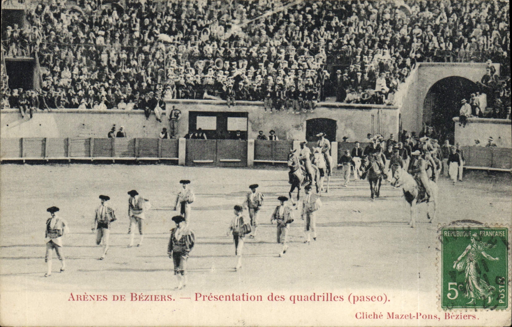 Postal Corrida Curso de toros Arenas de Beziers Presentación de las cuadrillas paseo