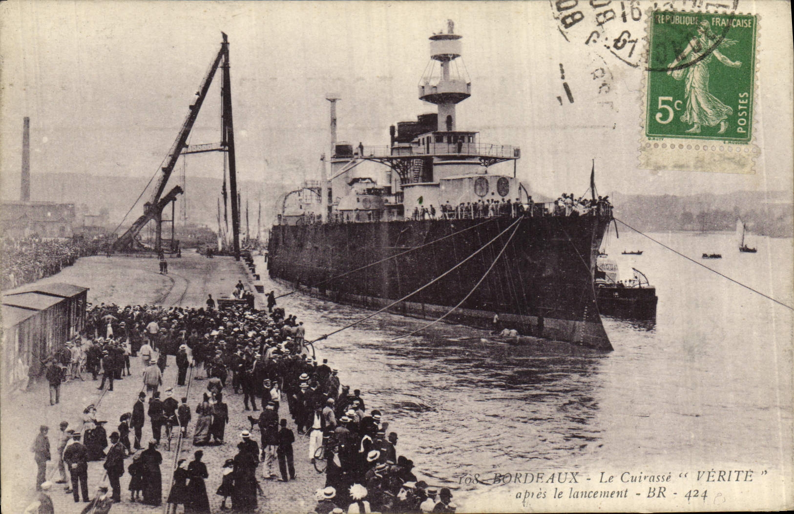 CPA Bateau de Guerre Bordeaux Le cuirasse Verite apres le lancement 