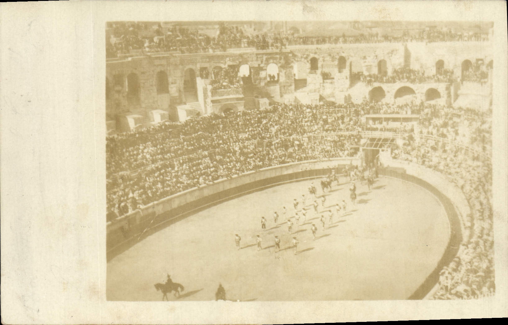 CARTE PHOTO Corrida Course de taureaux Arenes