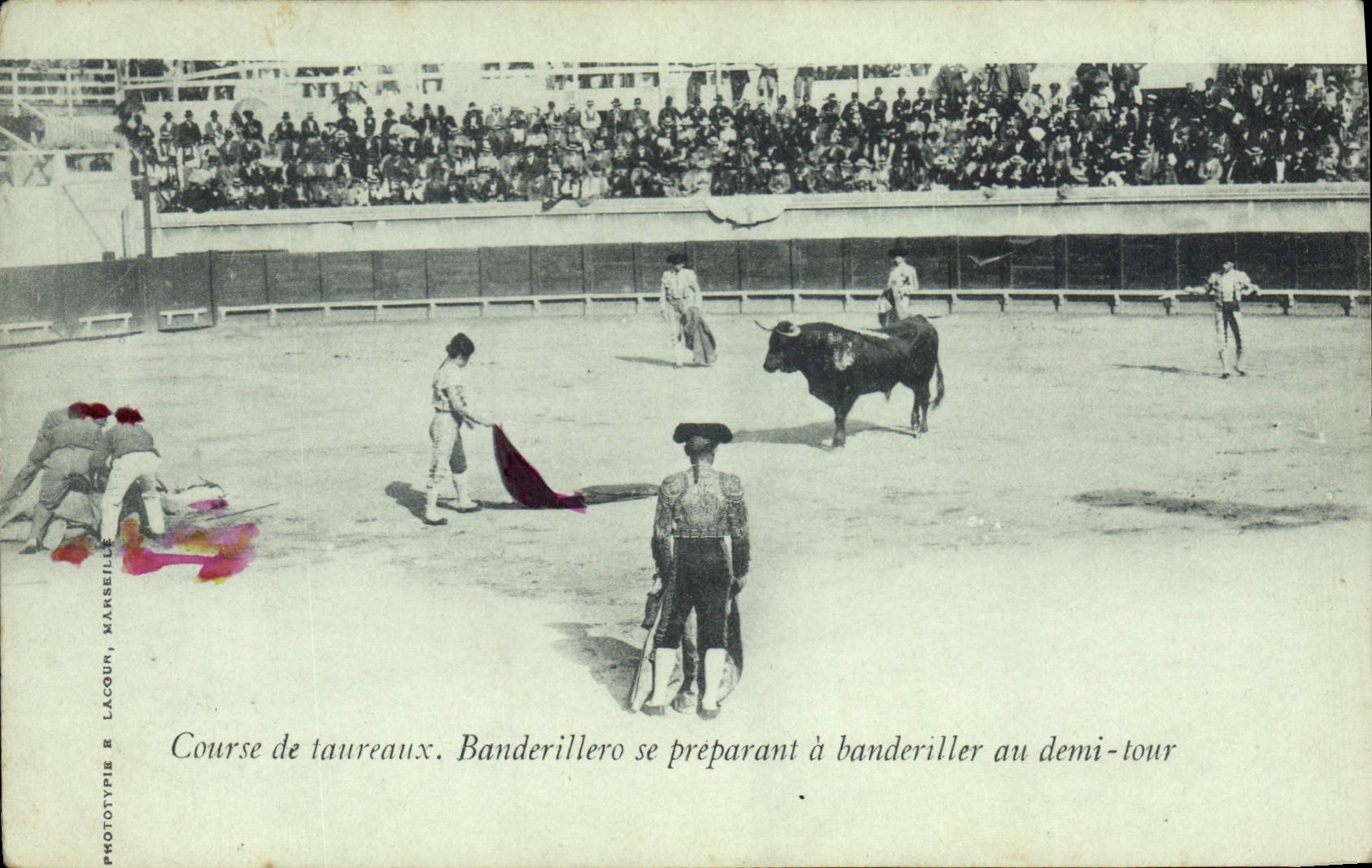 CPA Corrida Course de taureaux Banderillero se preparant a banderiller au demi tour