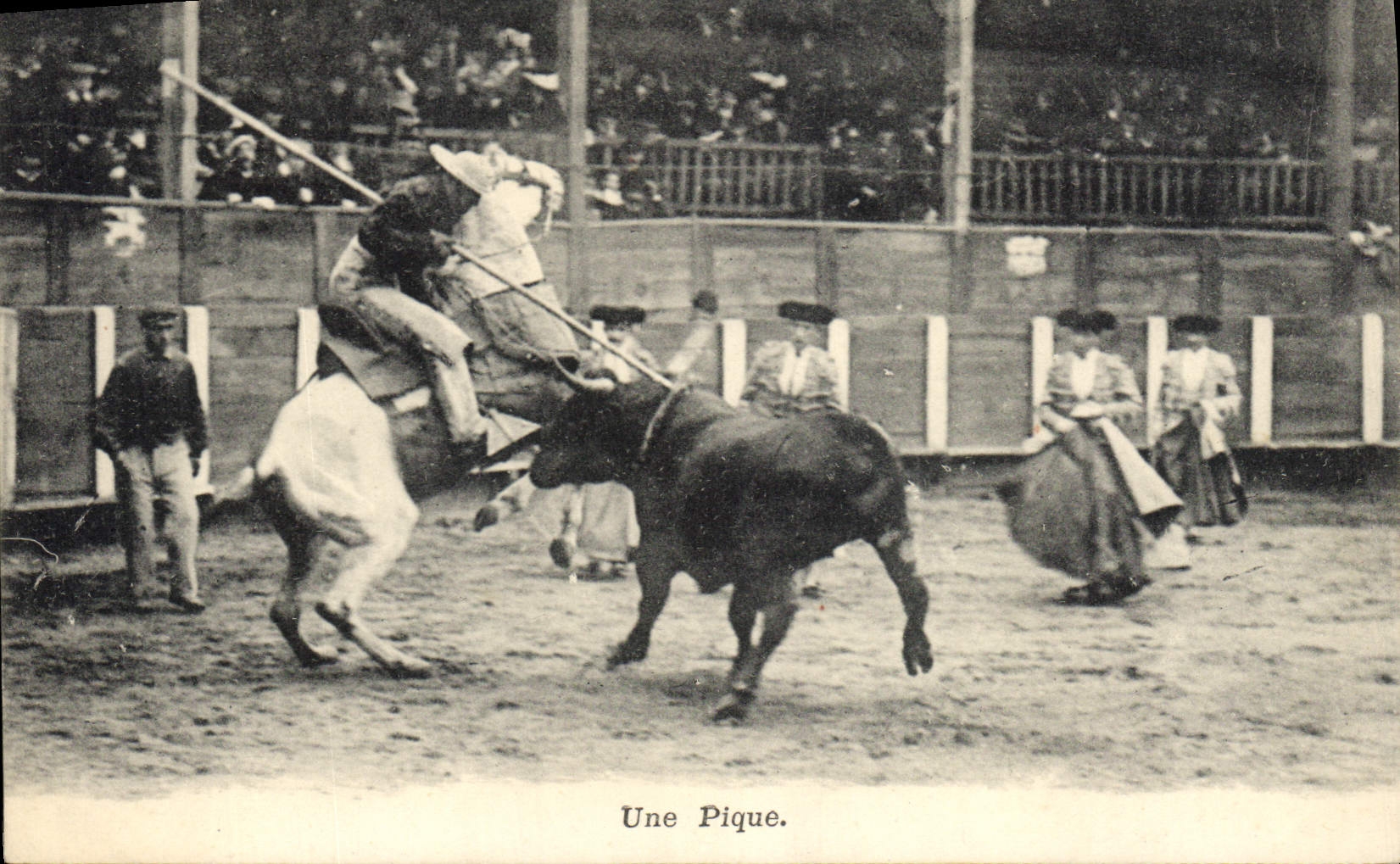 CPA Corrida Course de taureaux Une pique
