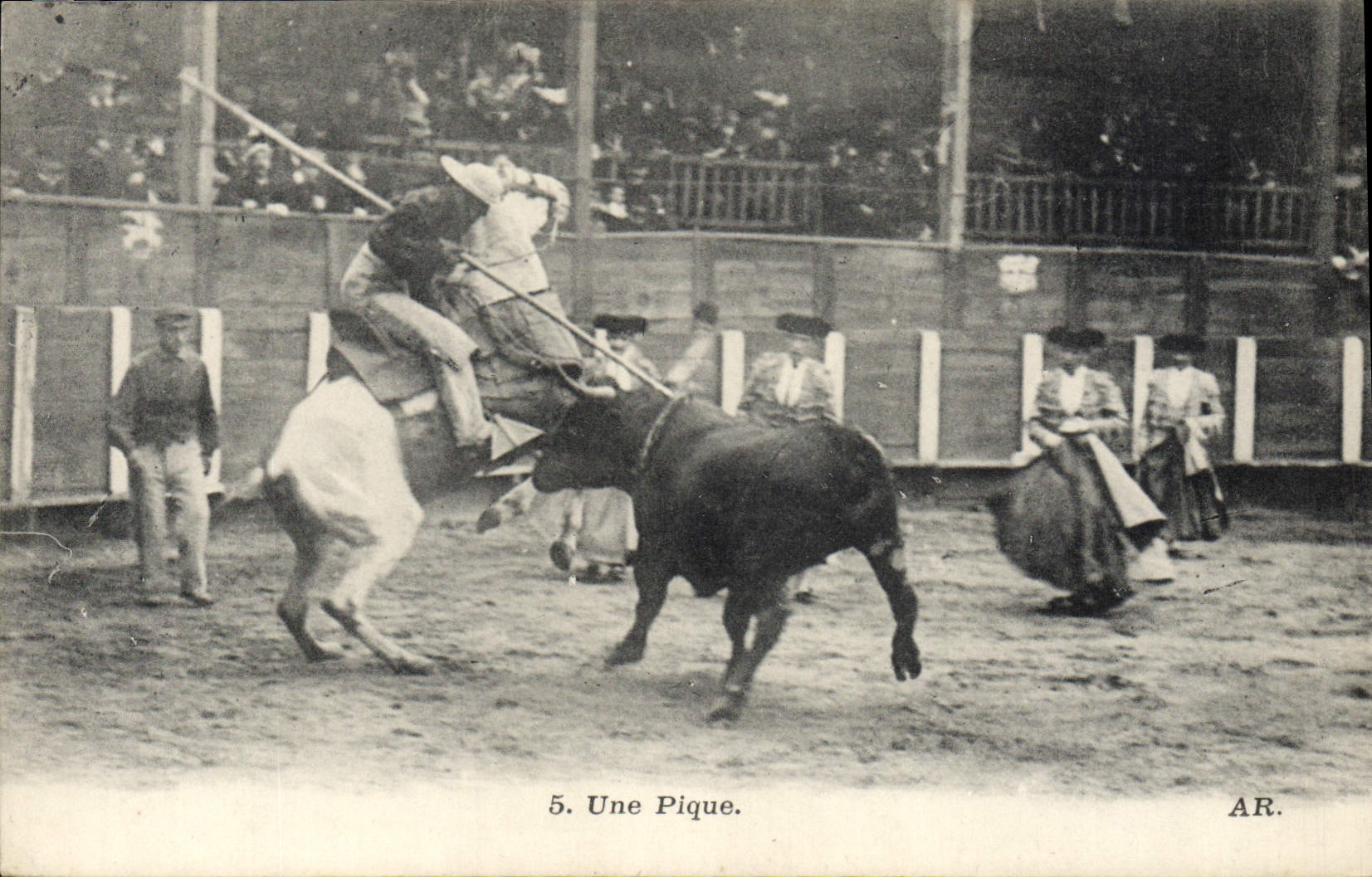 CPA Corrida Course de taureaux Une pique