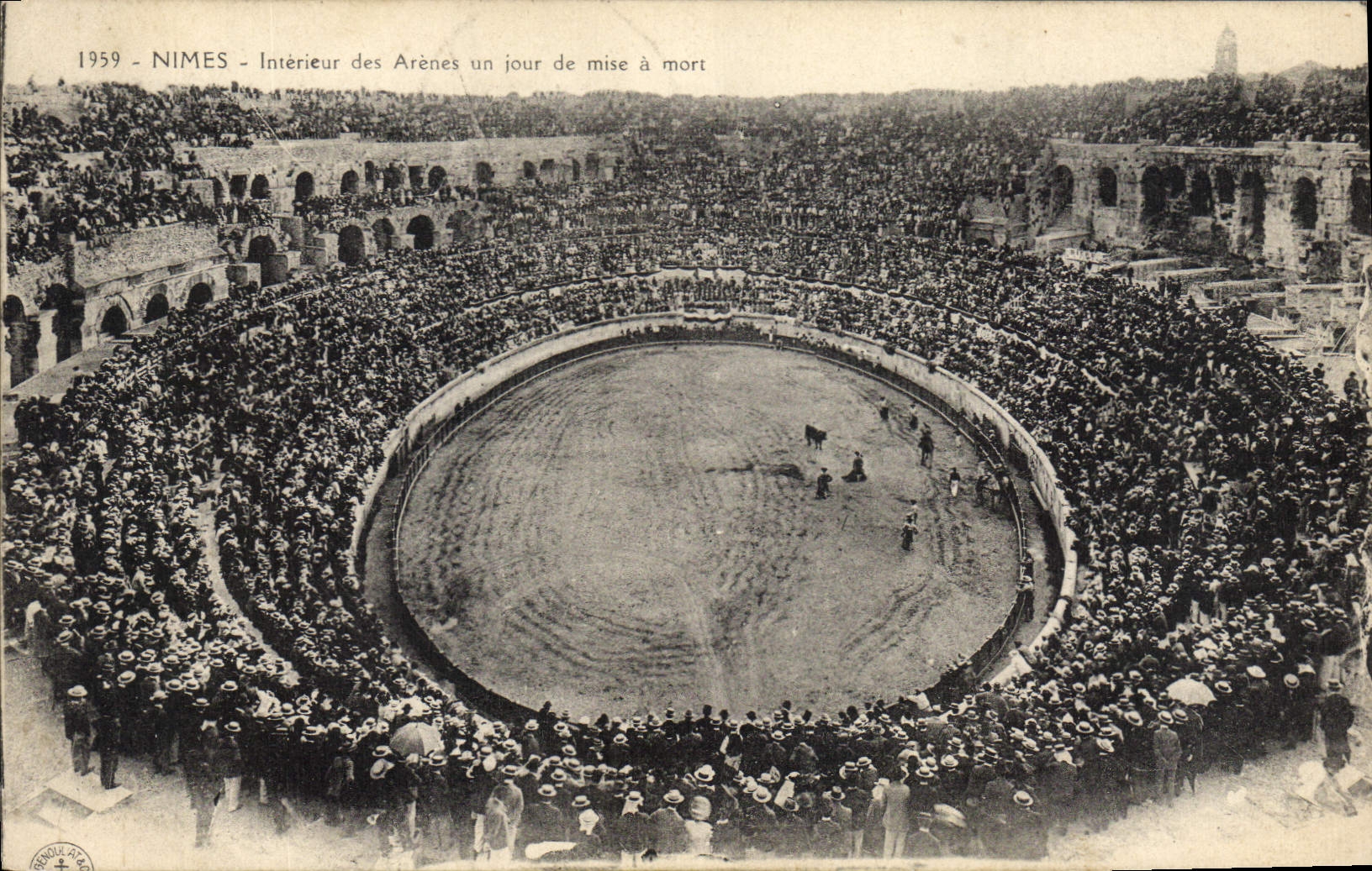 CPA Corrida Course de taureaux Nimes Interieur des arenes un jour de mise a mort