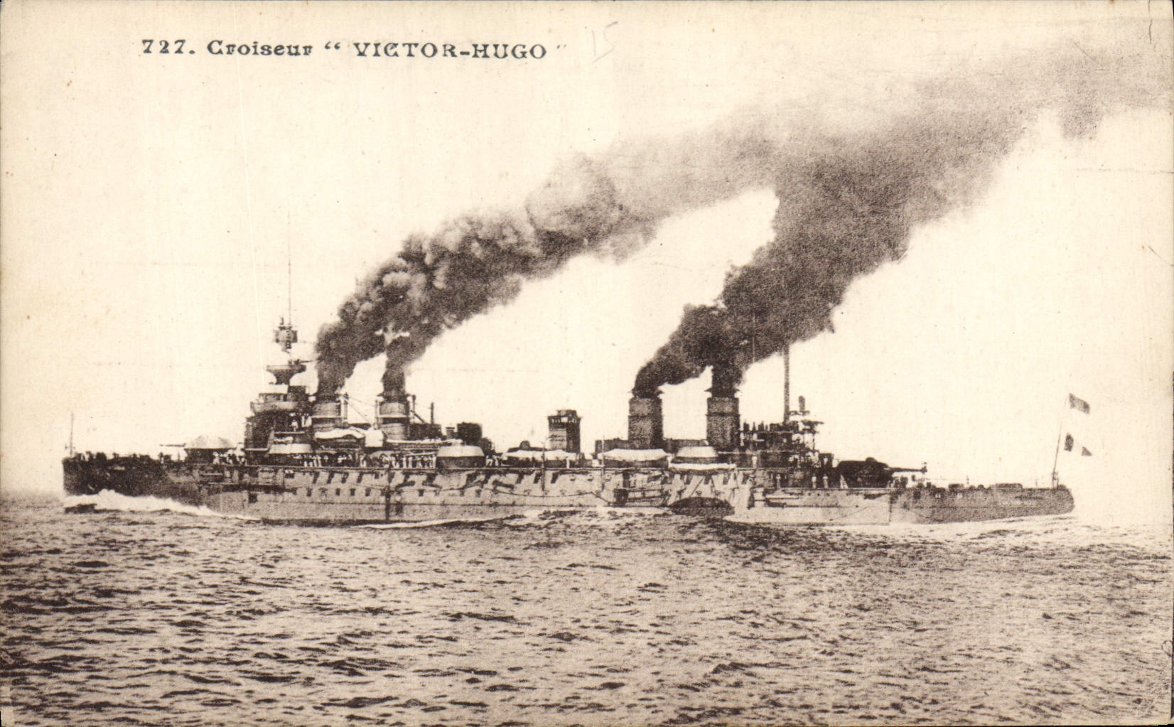 CPA Bateau de Guerre Croiseur Victor Hugo