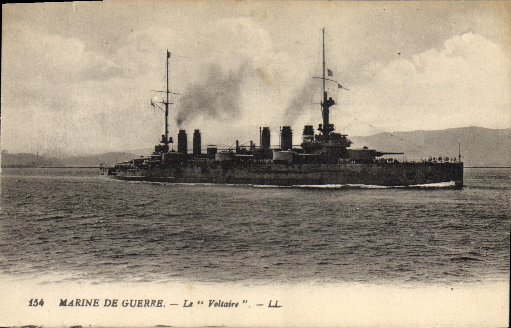 CPA Bateau de Guerre Le Voltaire