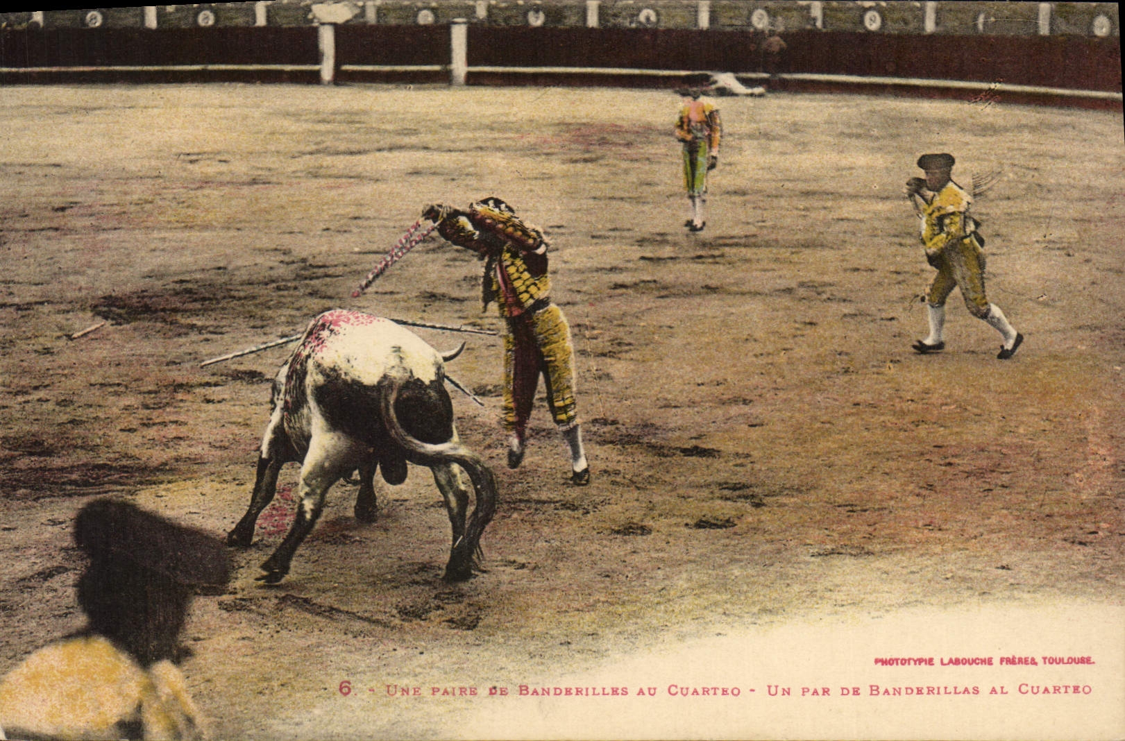 CPA Corrida Course de taureaux Une paire de banderilles au cuarteo 