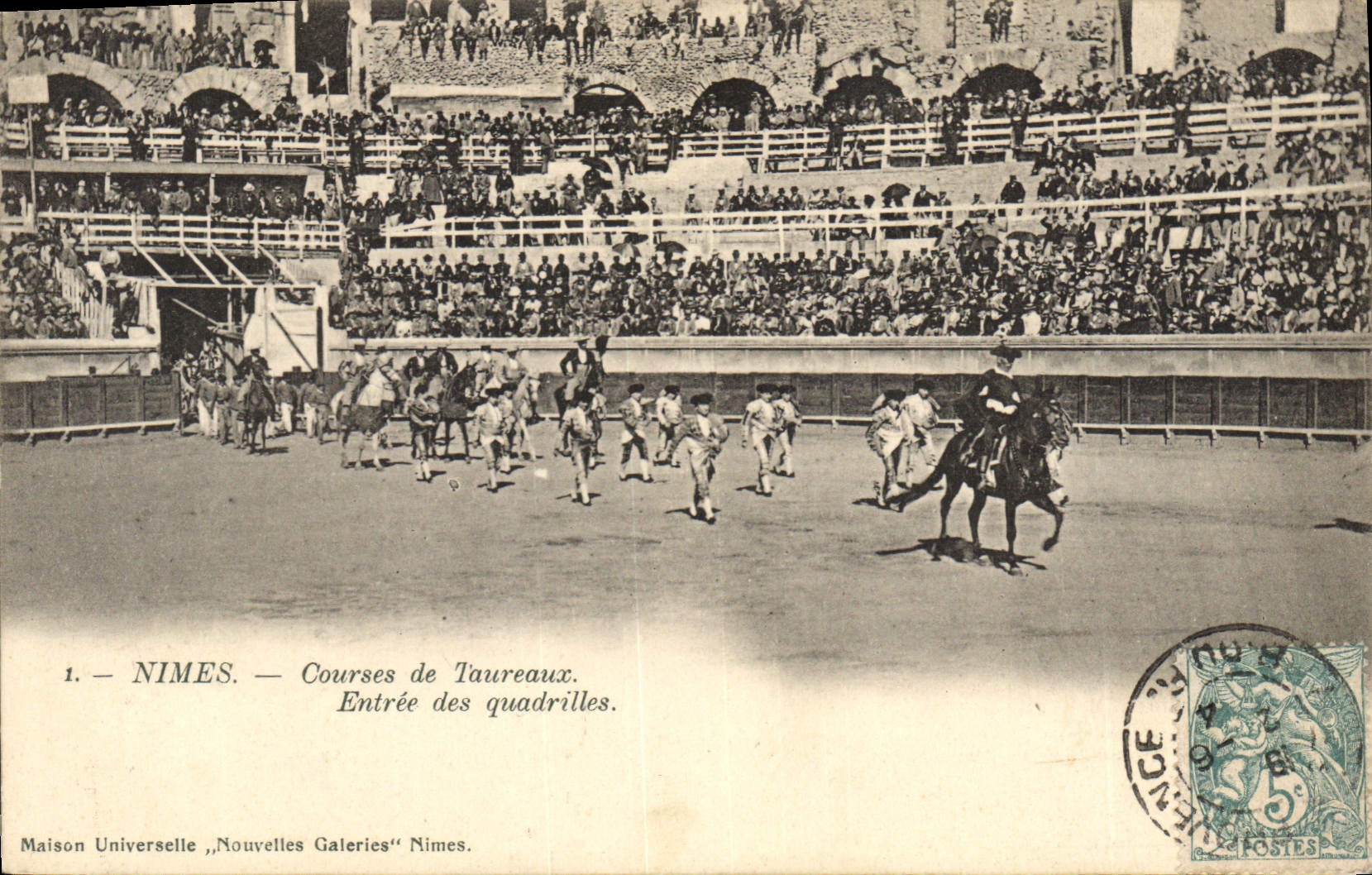 CPA Corrida Course de taureaux Entree des taureaux