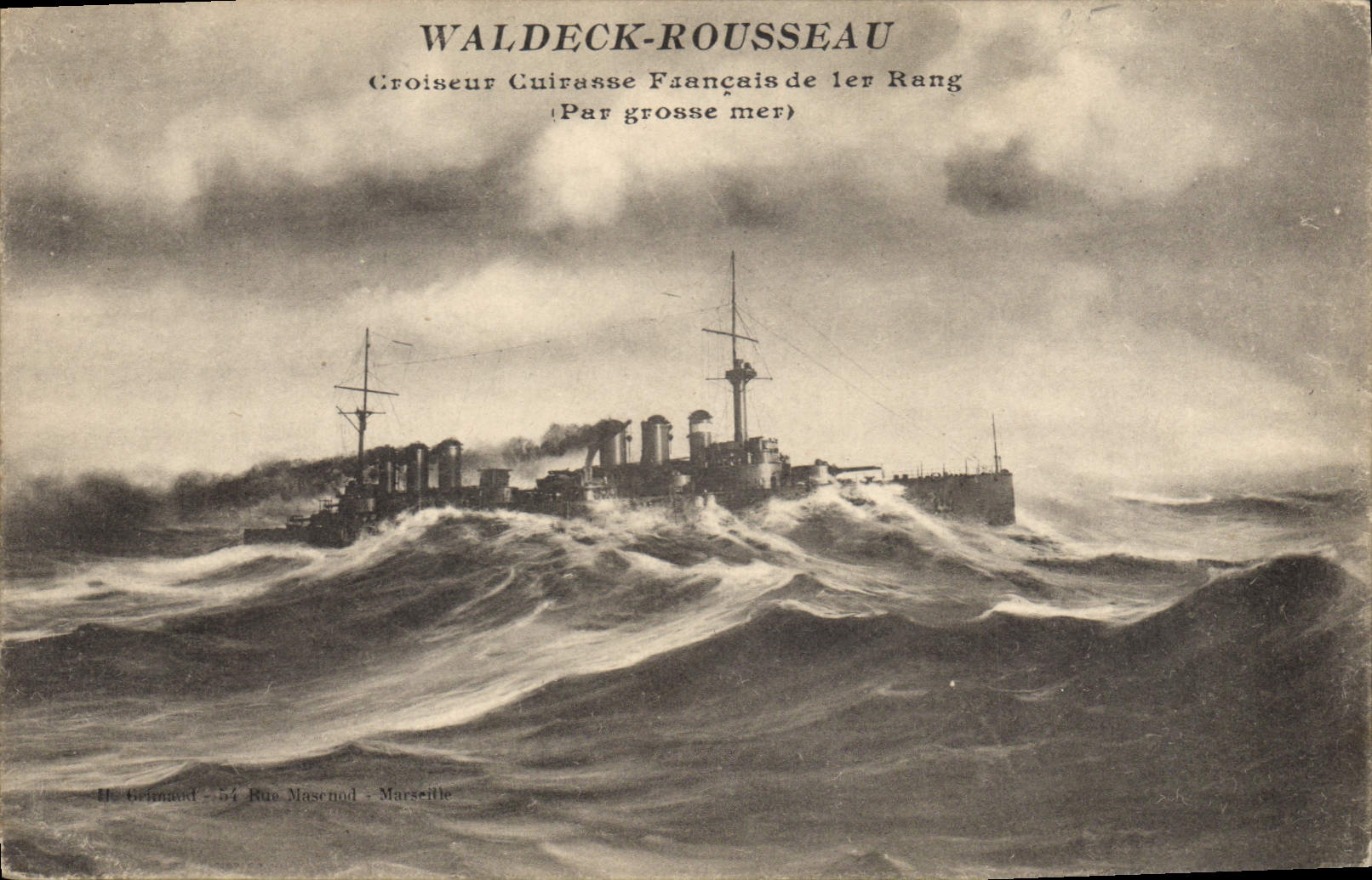 CPA Bateau de Guerre Waldeck Rousseau Croiseur Cuirasse de 1er rang par grosse mer 