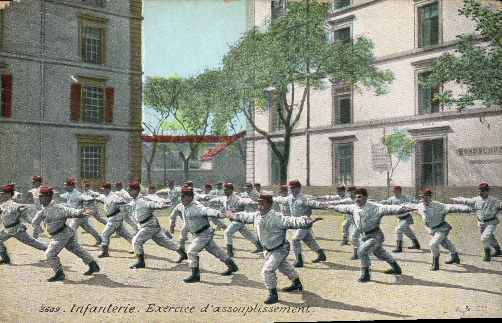 CPA Militaria LVC Infanterie Exercice d'assouplissement