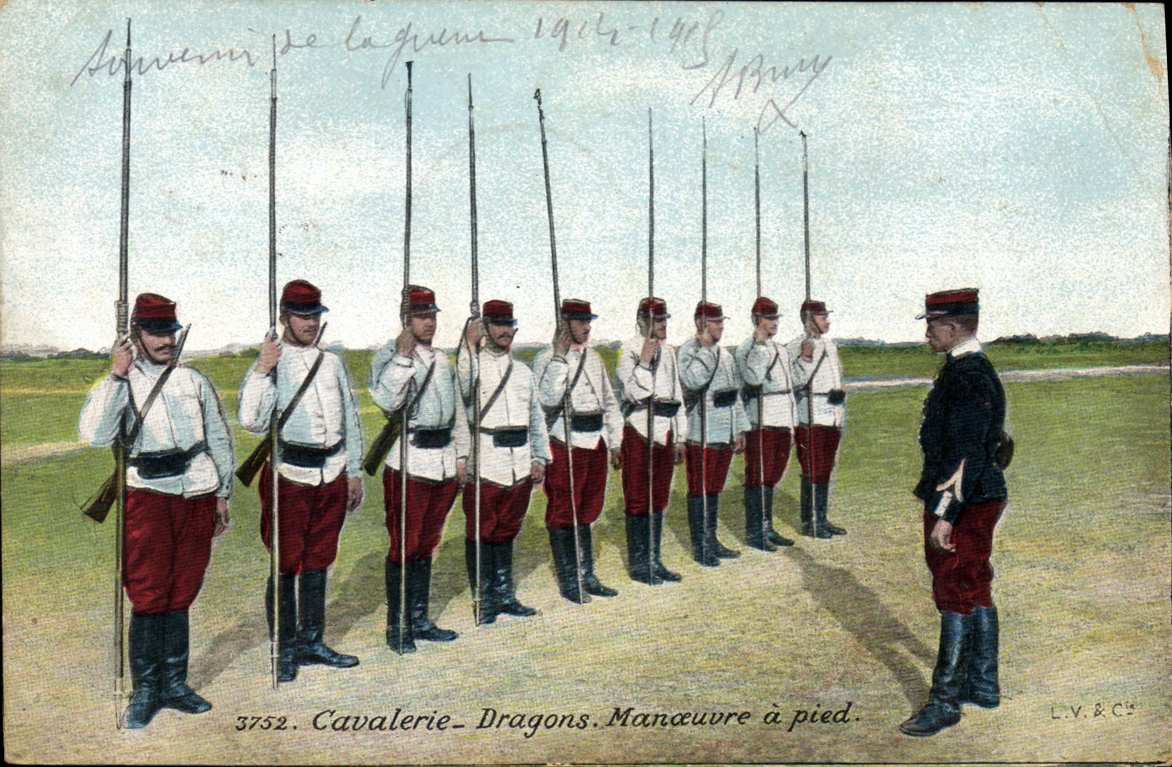 CPA Militaria LVC Cavalerie Dragons Manoeuvre a pied