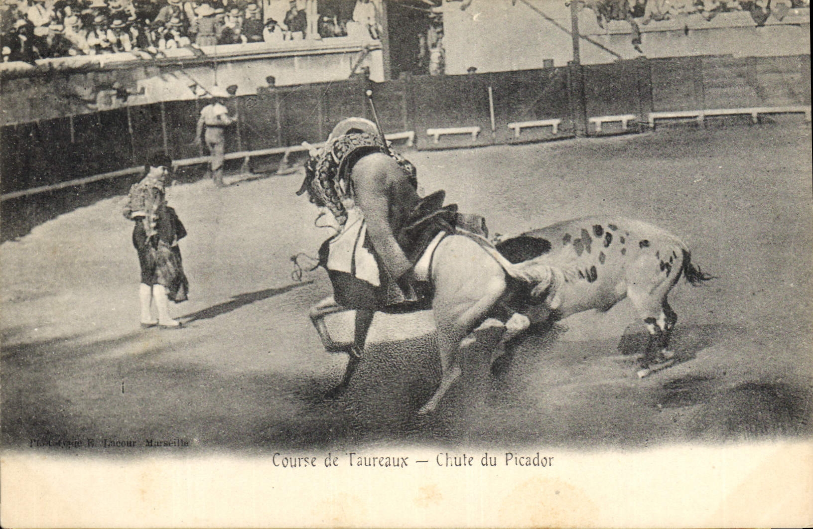CPA Corrida Course de Taureaux Chute du picador