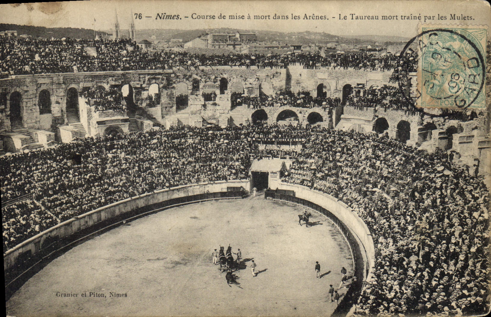 Postal Corrida Corrida de toros Nimes Curso de puesta se murió en las arenas el toro muerto arrastra por las mulas