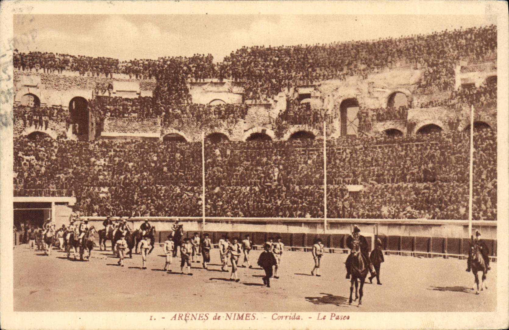 Postal Corrida Curso de Toros Arenas de Nimes Corrida el Paseo