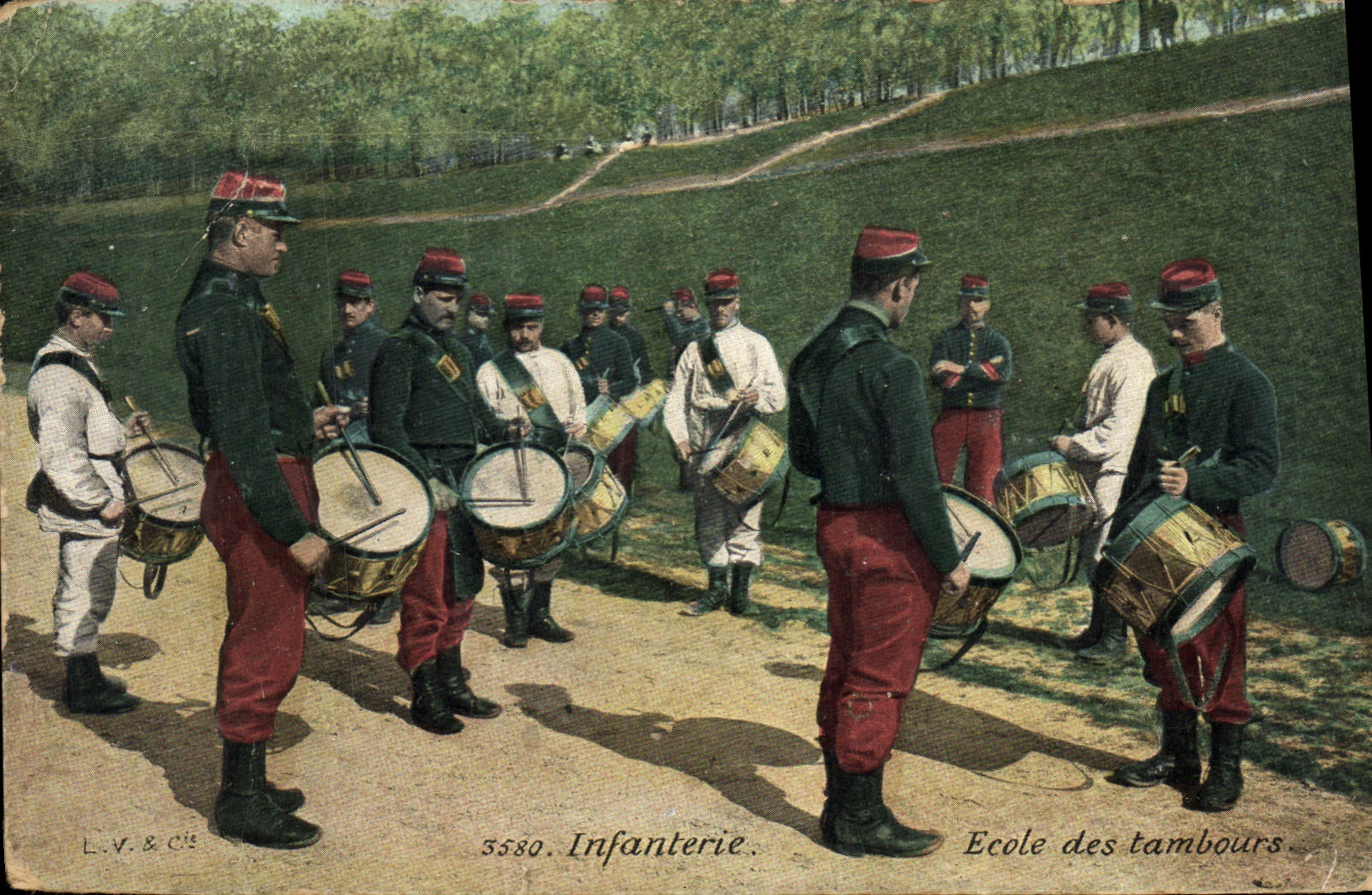 CPA Militaria Infanterie Ecole des tambours 