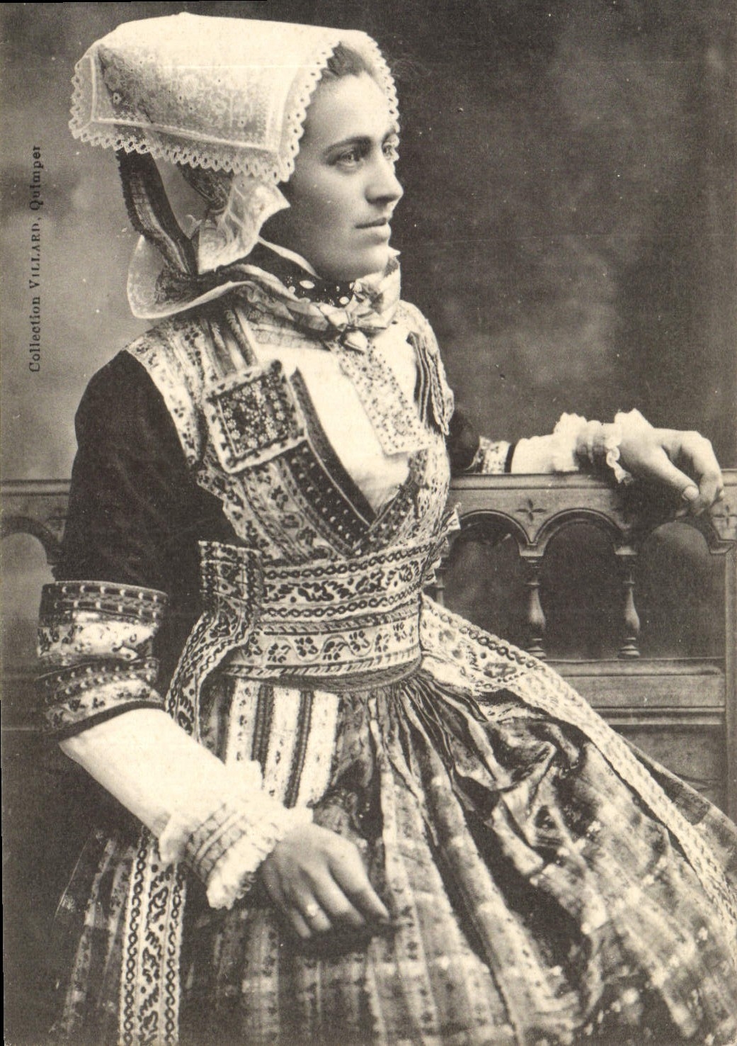 CPA Folklore Ploare Environs de Douarnenez 