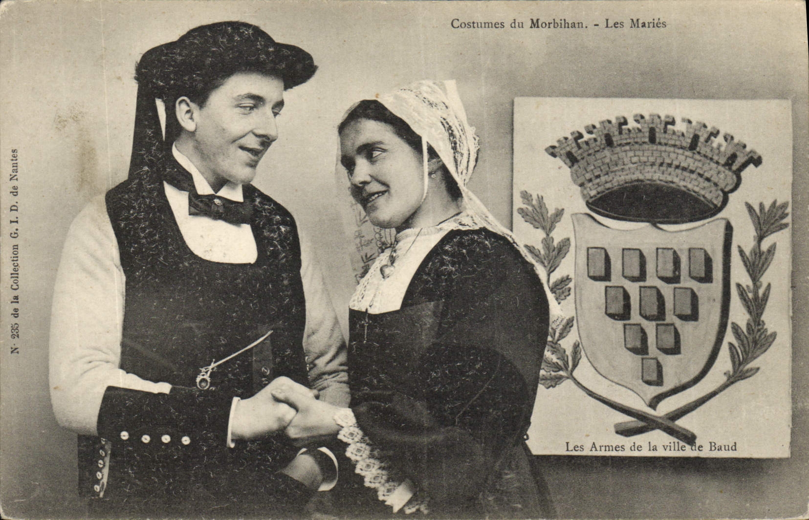 Postal Folclore Trajes de Morbihan los casados Matrimonio