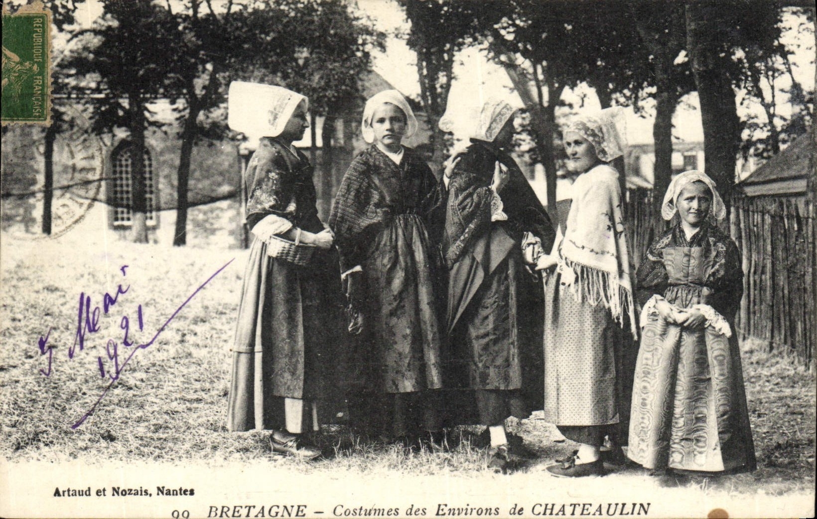 Vintage Postcard Folklore Costumes of the surroundings of Chateaulin