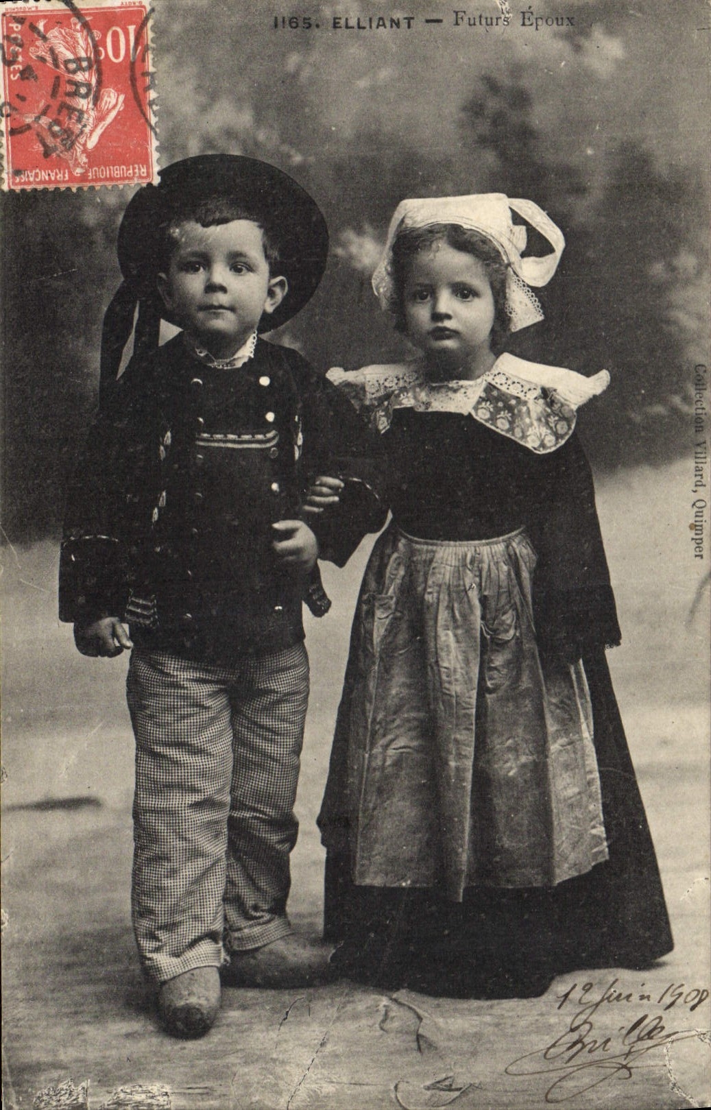 CPA Folklore Elliant Futurs Epoux Mariage 