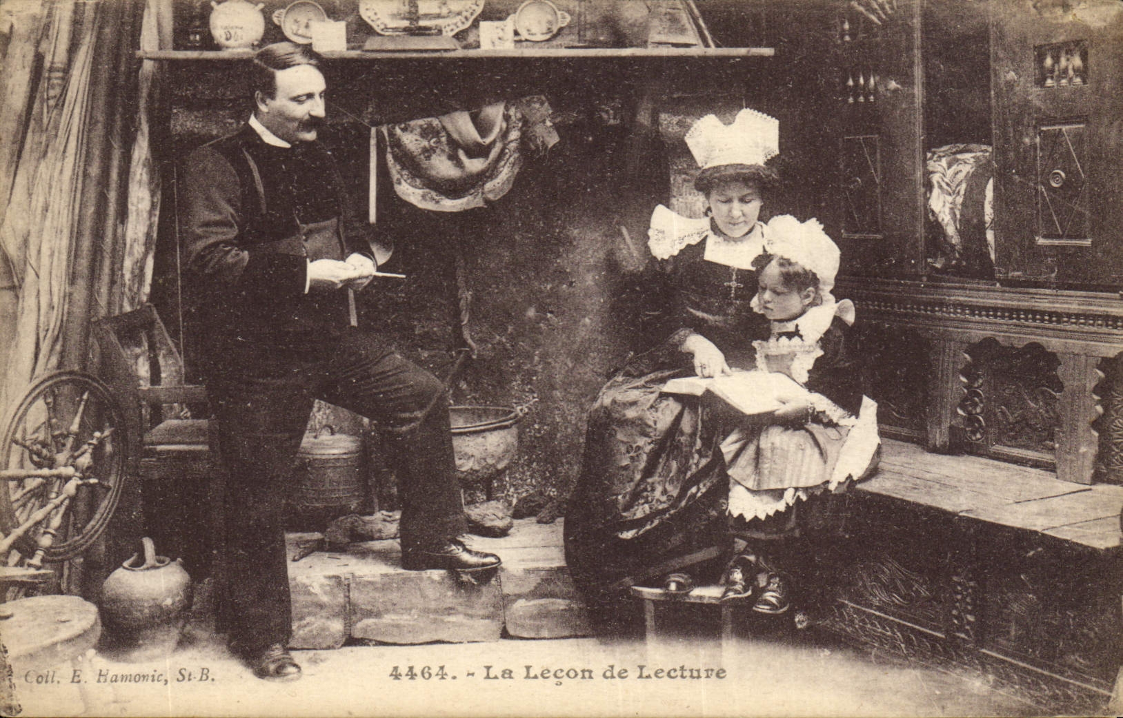 CPA Folklore La lecon de lecture 