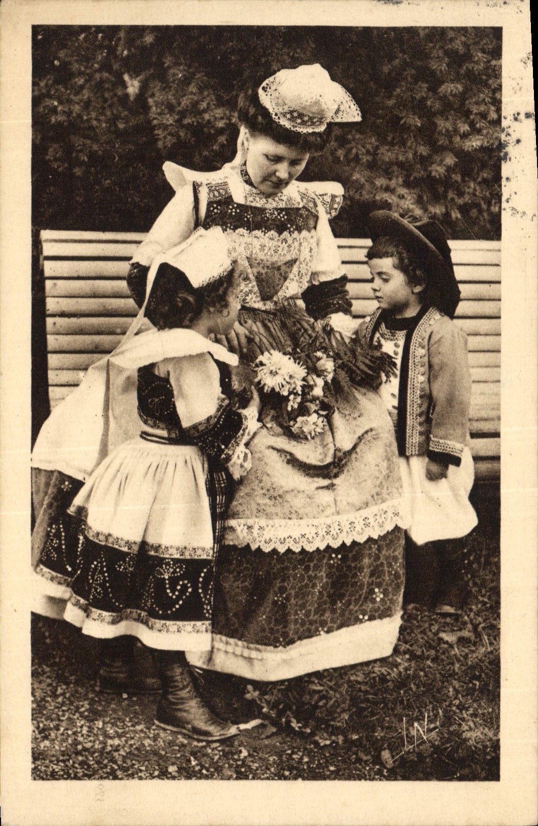 CPA Folklore Bretagne Enfants 