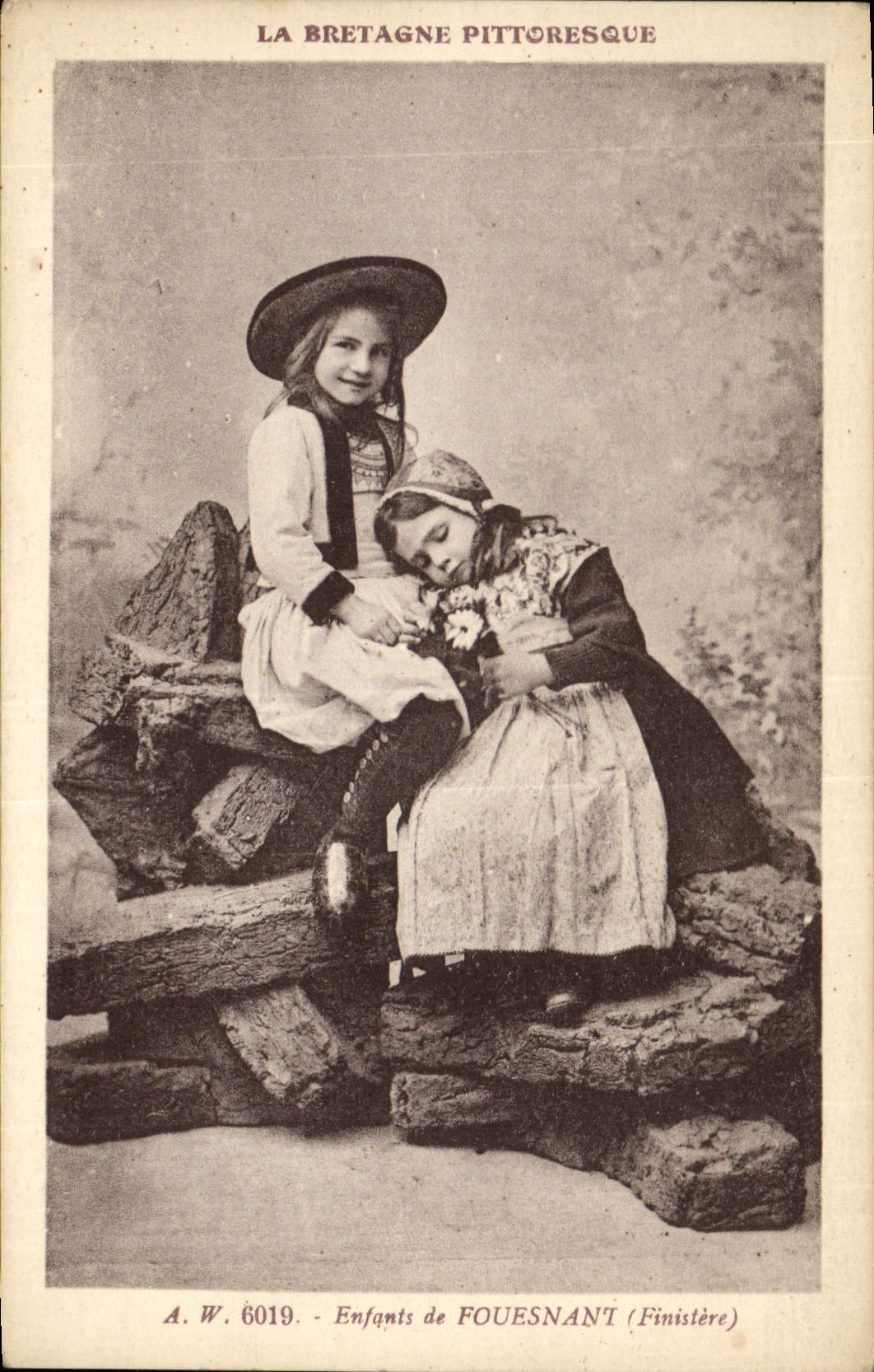 CPA Folklore Enfants de Fouesnant 