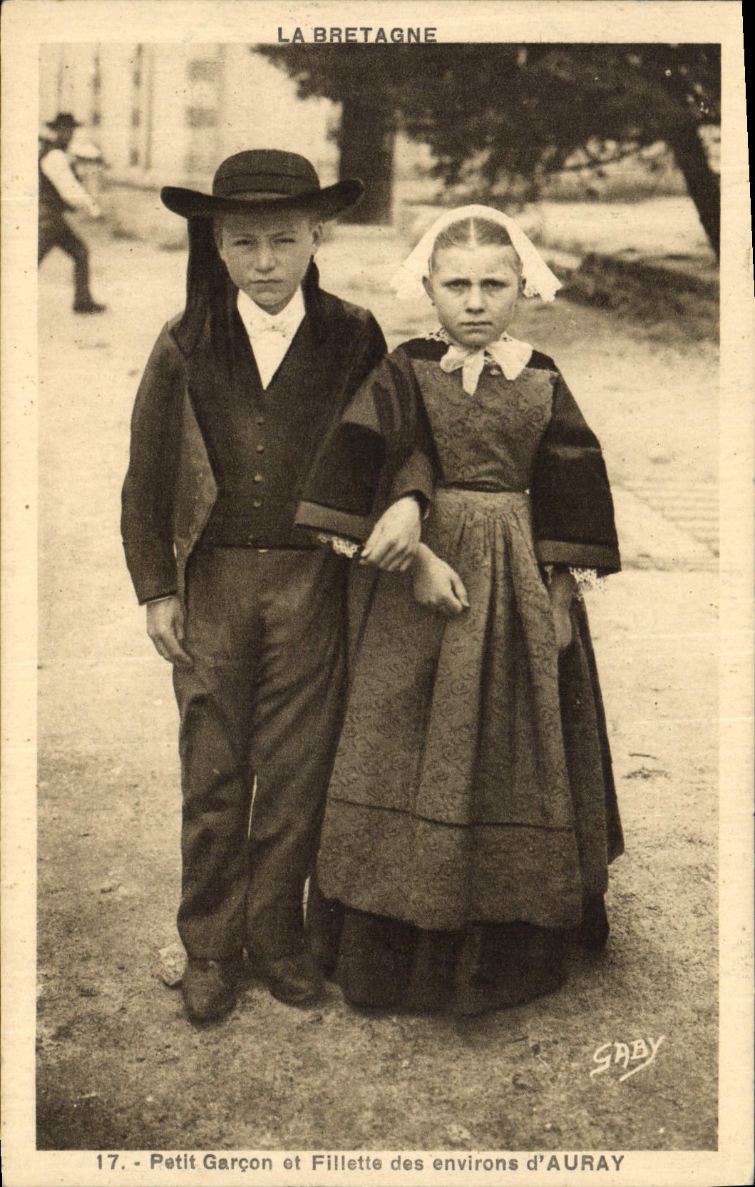 Vintage Postcard Folklore Little boy and young girl of the surroundings of Auray