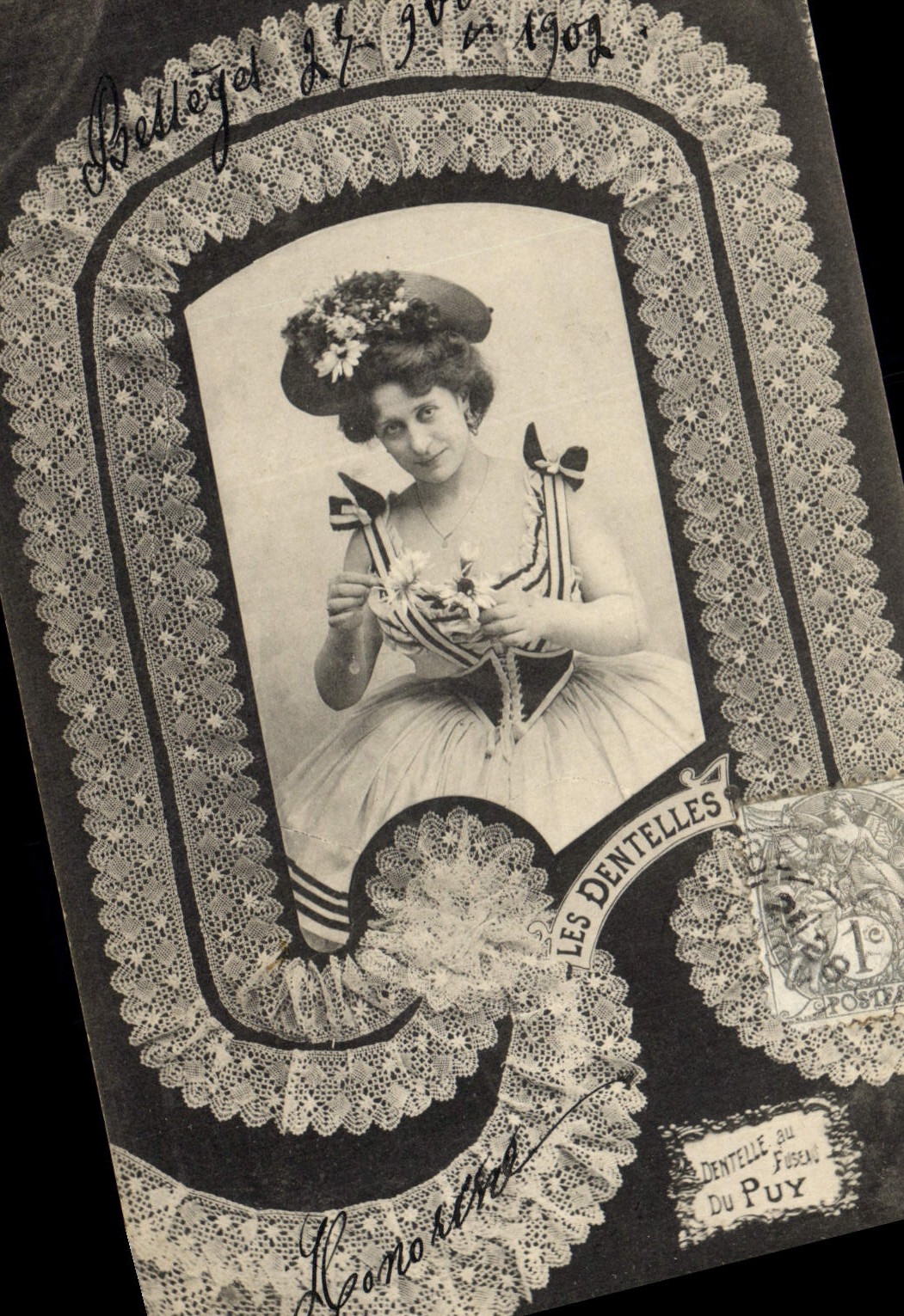 CPA Folklore Dentelle Dentelliere Le Puy 