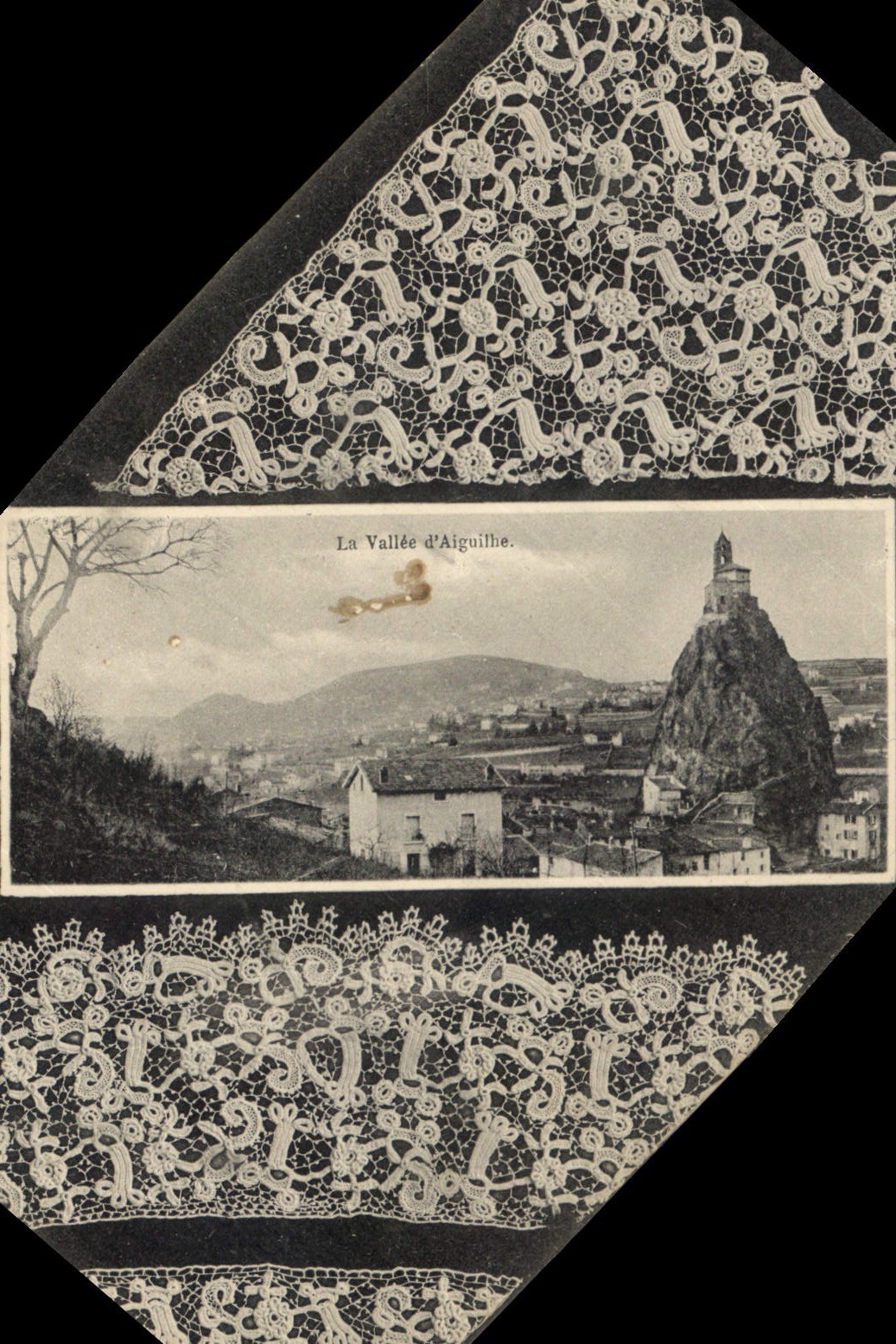 CPA Folklore Dentelle Dentelliere Le Puy La vallee d'Aiguilhe 