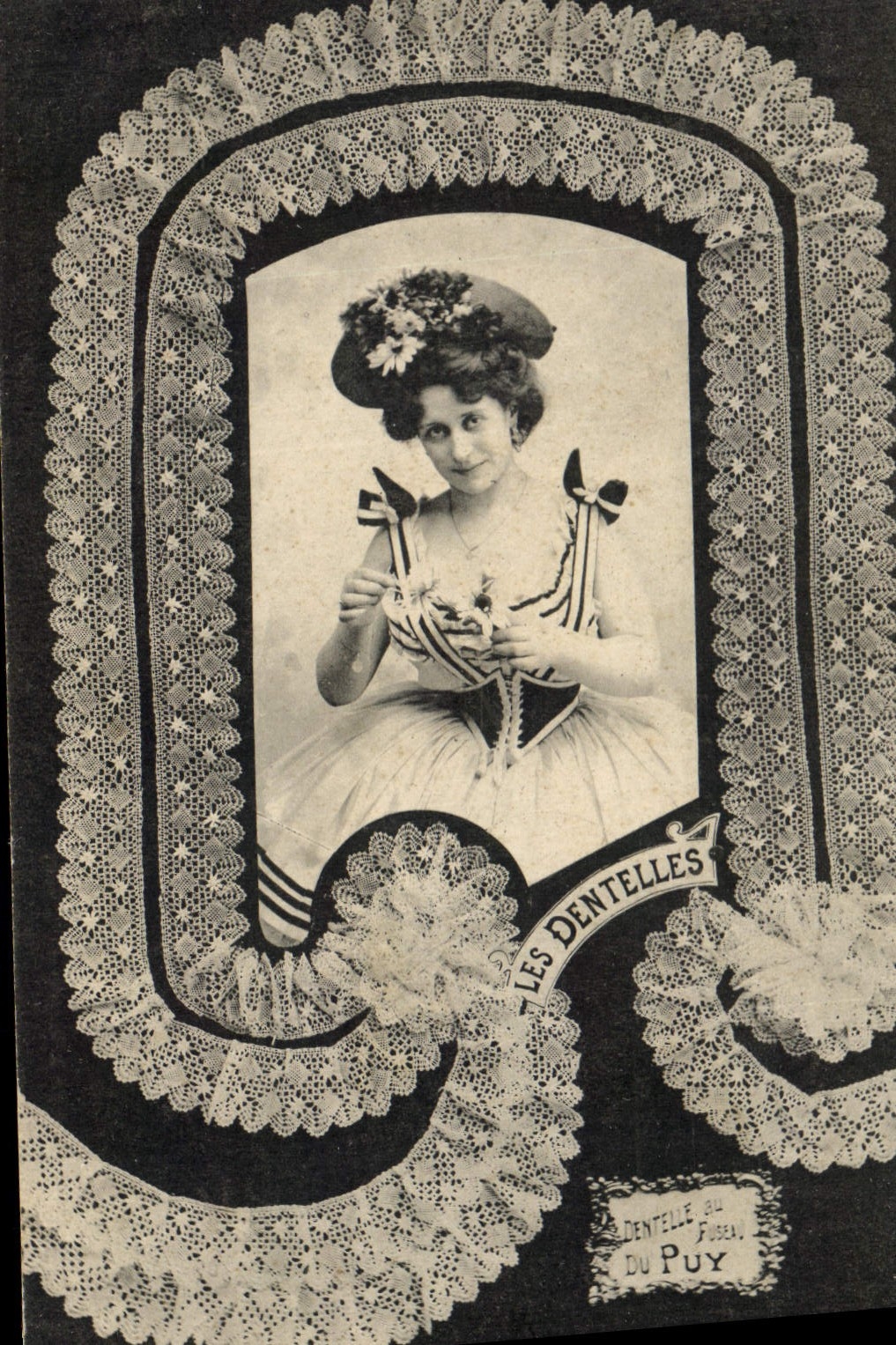 CPA Folklore Dentelle Dentelliere Le Puy 