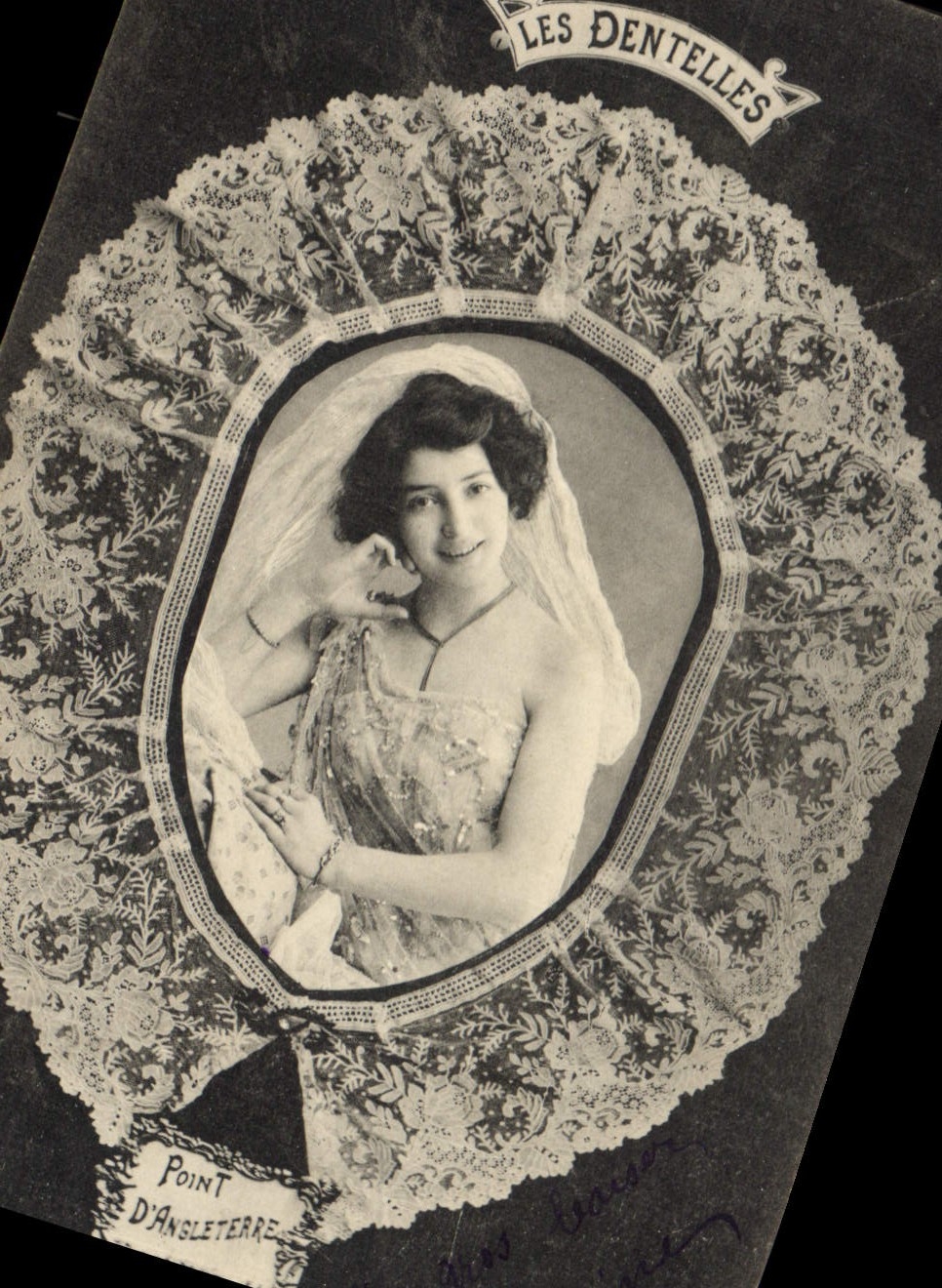 CPA Folklore Dentelle Dentelliere Point d'Angleterre 