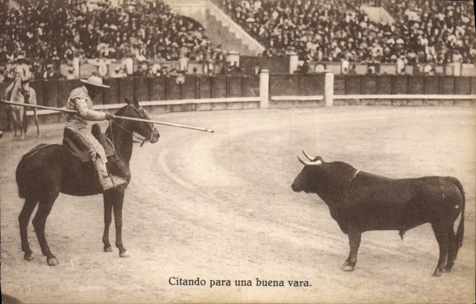 Postal Corrida Corrida de toros Citando previo una buena vara