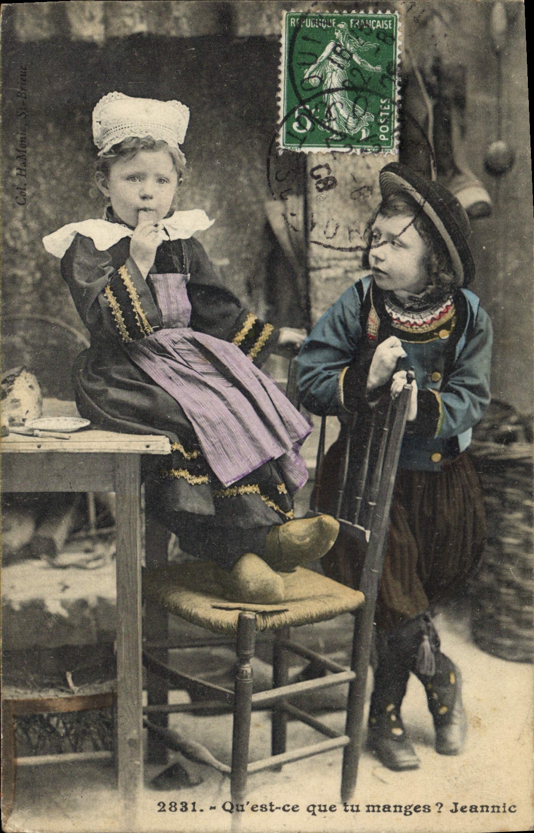 CPA Folklore Enfants Bretagne 