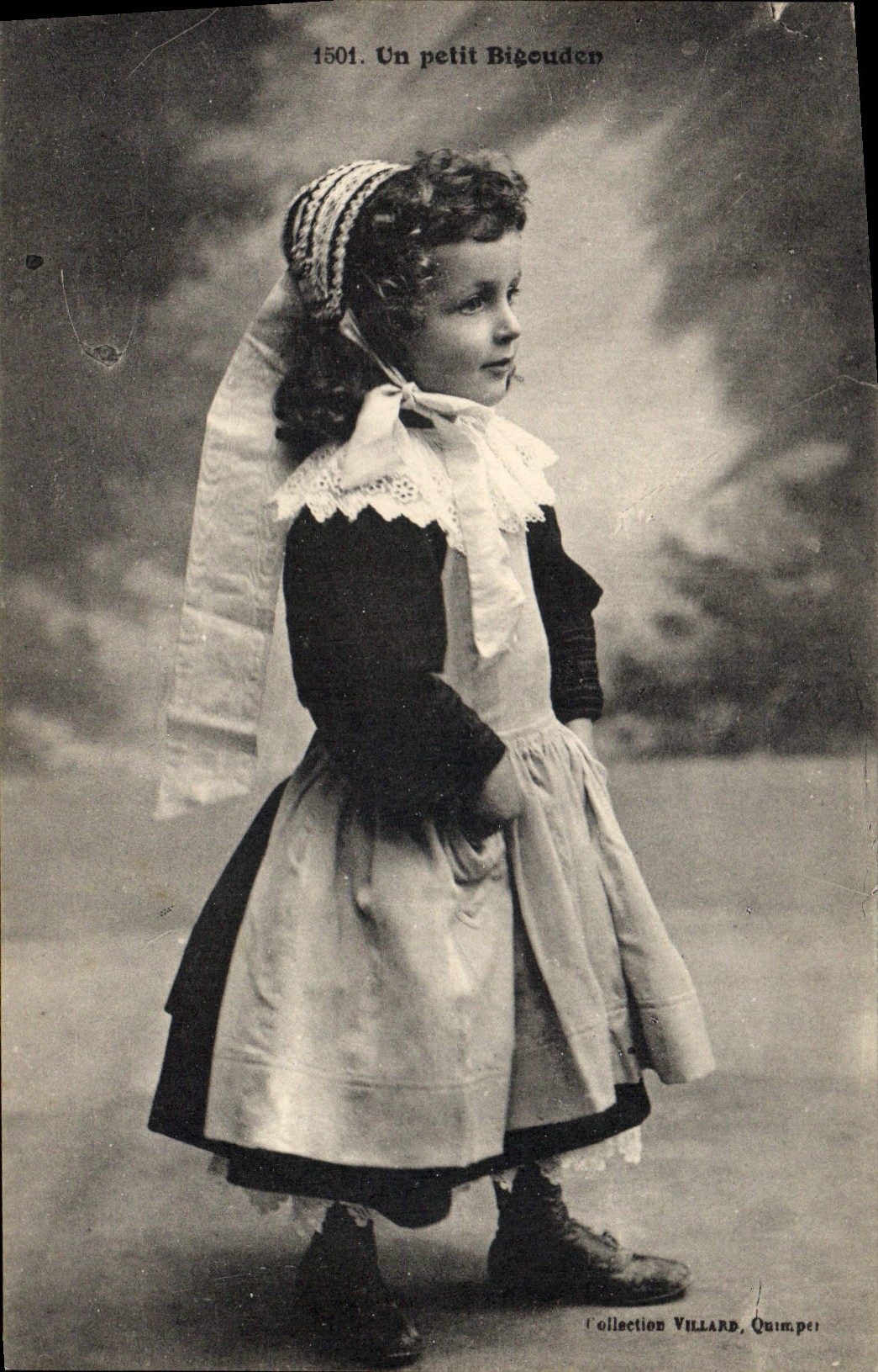 Postal Folclore un pequeño Bigouden Niño