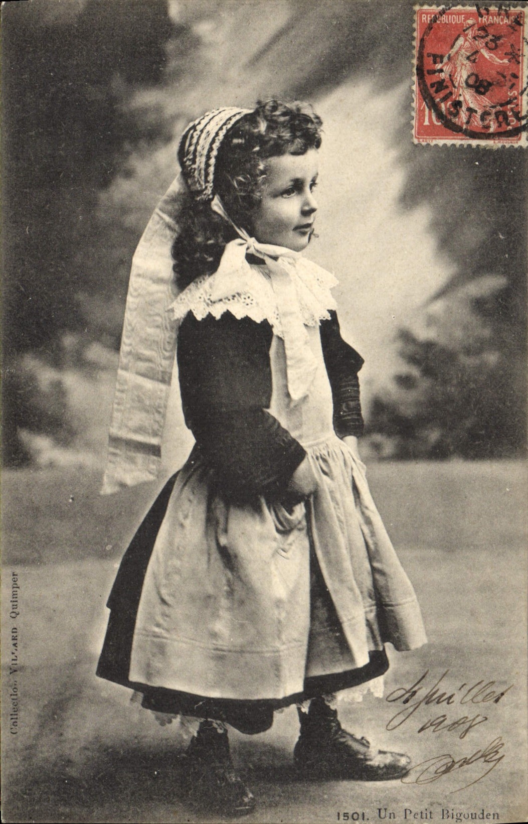 CPA Folklore Un petit Bigouden Enfant