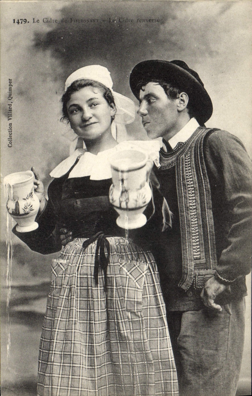 CPA Folklore Le cidre de Fouesnant Le cidre renverse 